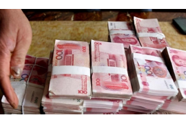 社旗对付老赖：刘小姐被老赖拖欠货款